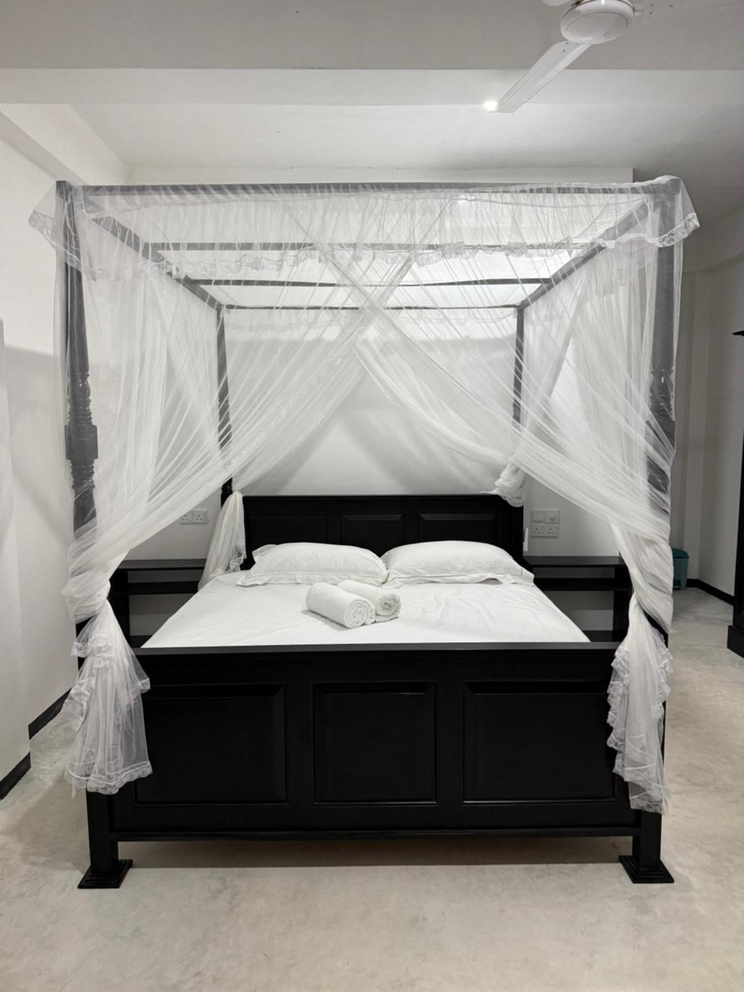 La Fiesta Bed and Breakfast Weligama Eksteriør billede