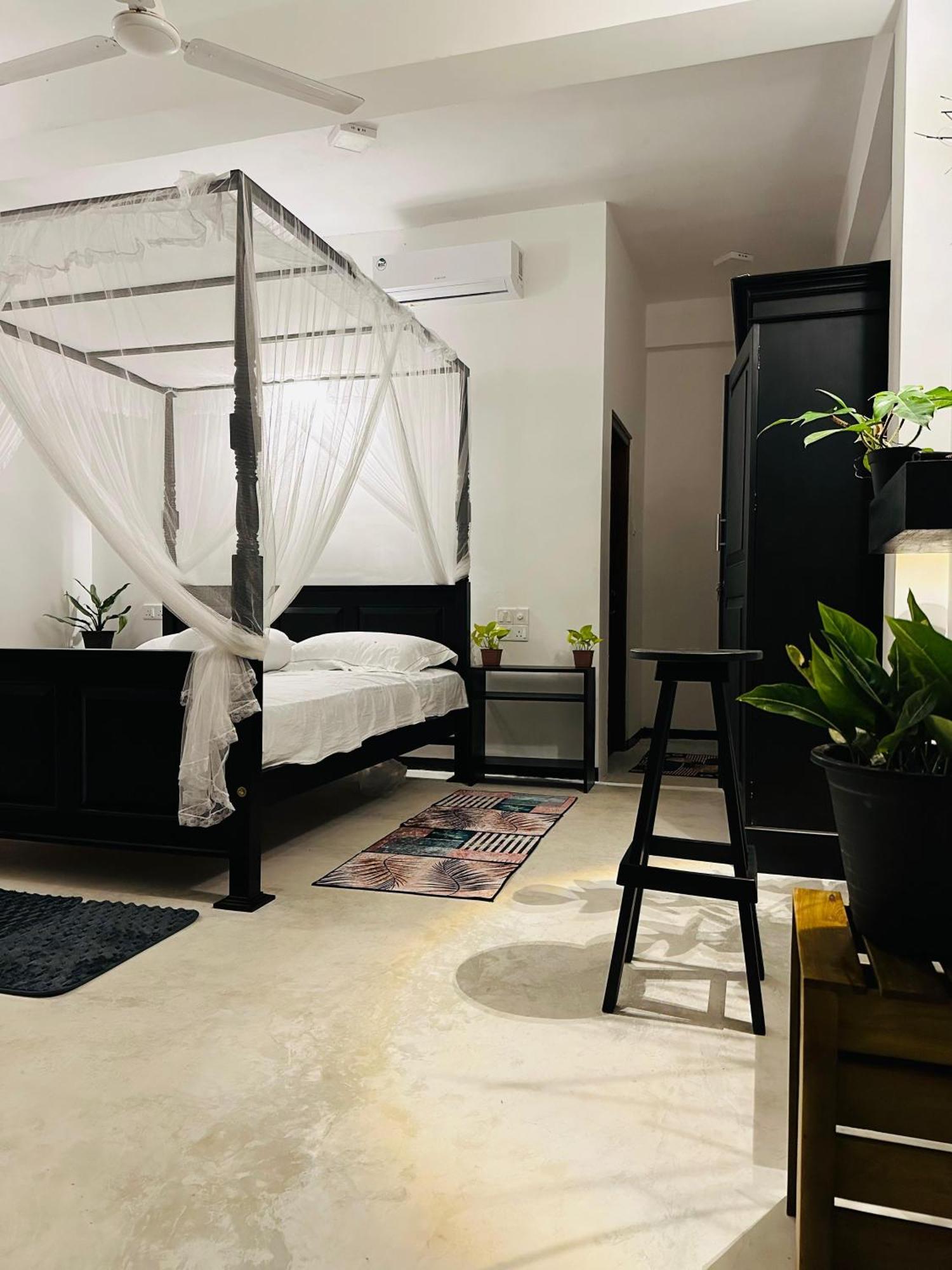 La Fiesta Bed and Breakfast Weligama Eksteriør billede