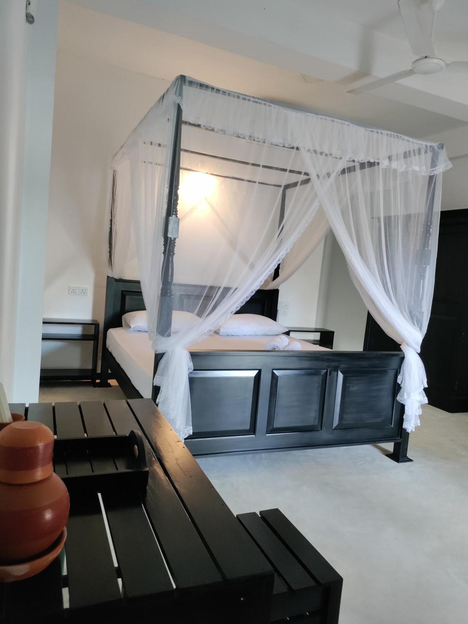 La Fiesta Bed and Breakfast Weligama Værelse billede