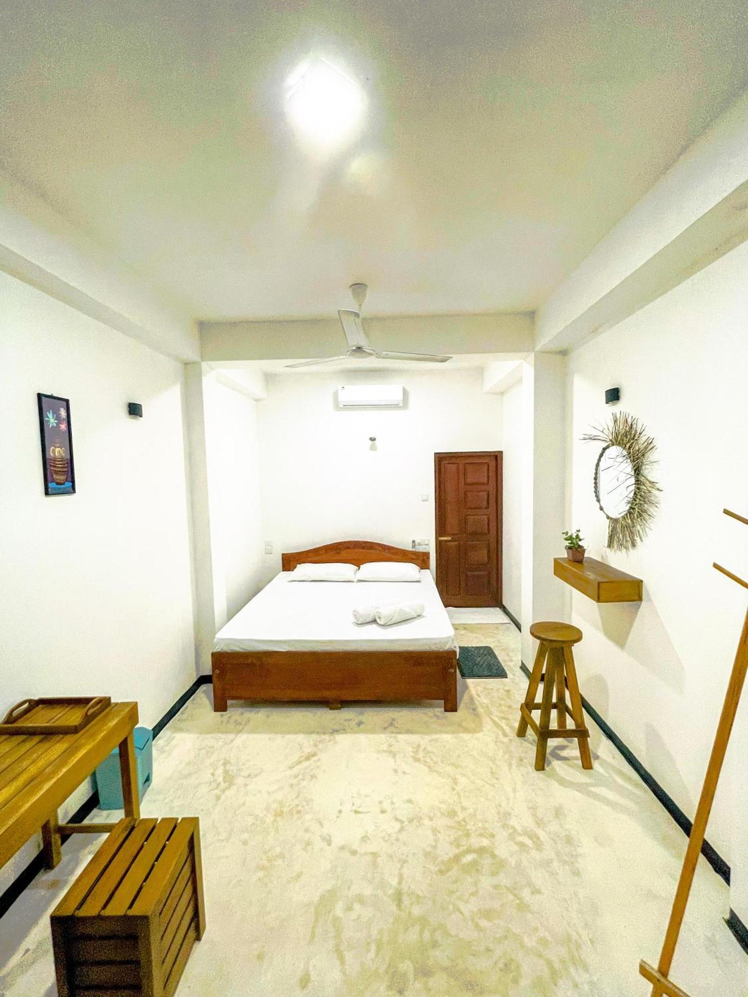 La Fiesta Bed and Breakfast Weligama Værelse billede