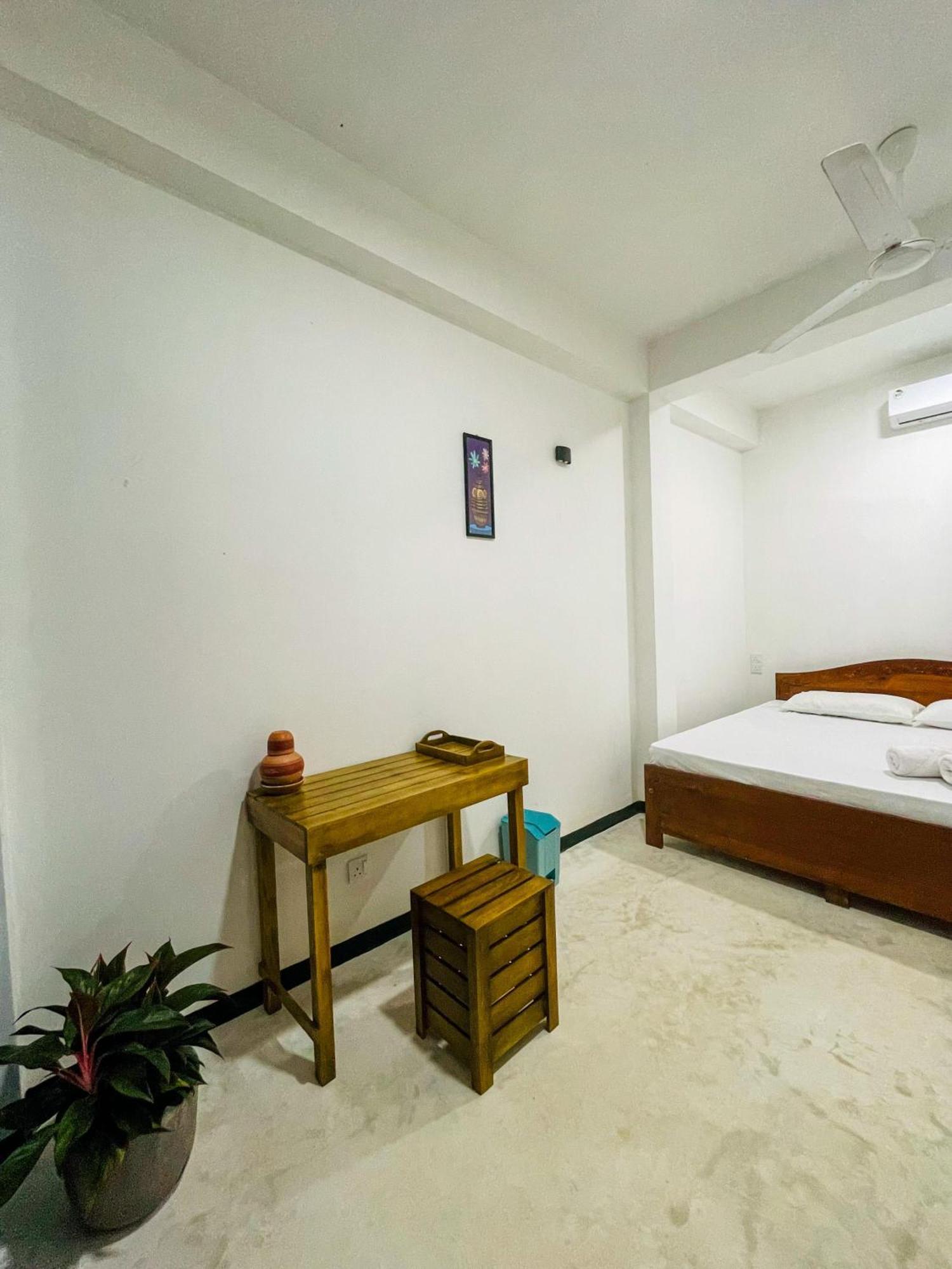 La Fiesta Bed and Breakfast Weligama Værelse billede