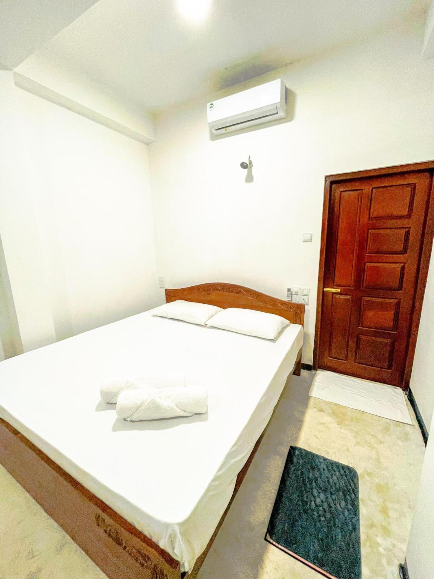 La Fiesta Bed and Breakfast Weligama Værelse billede