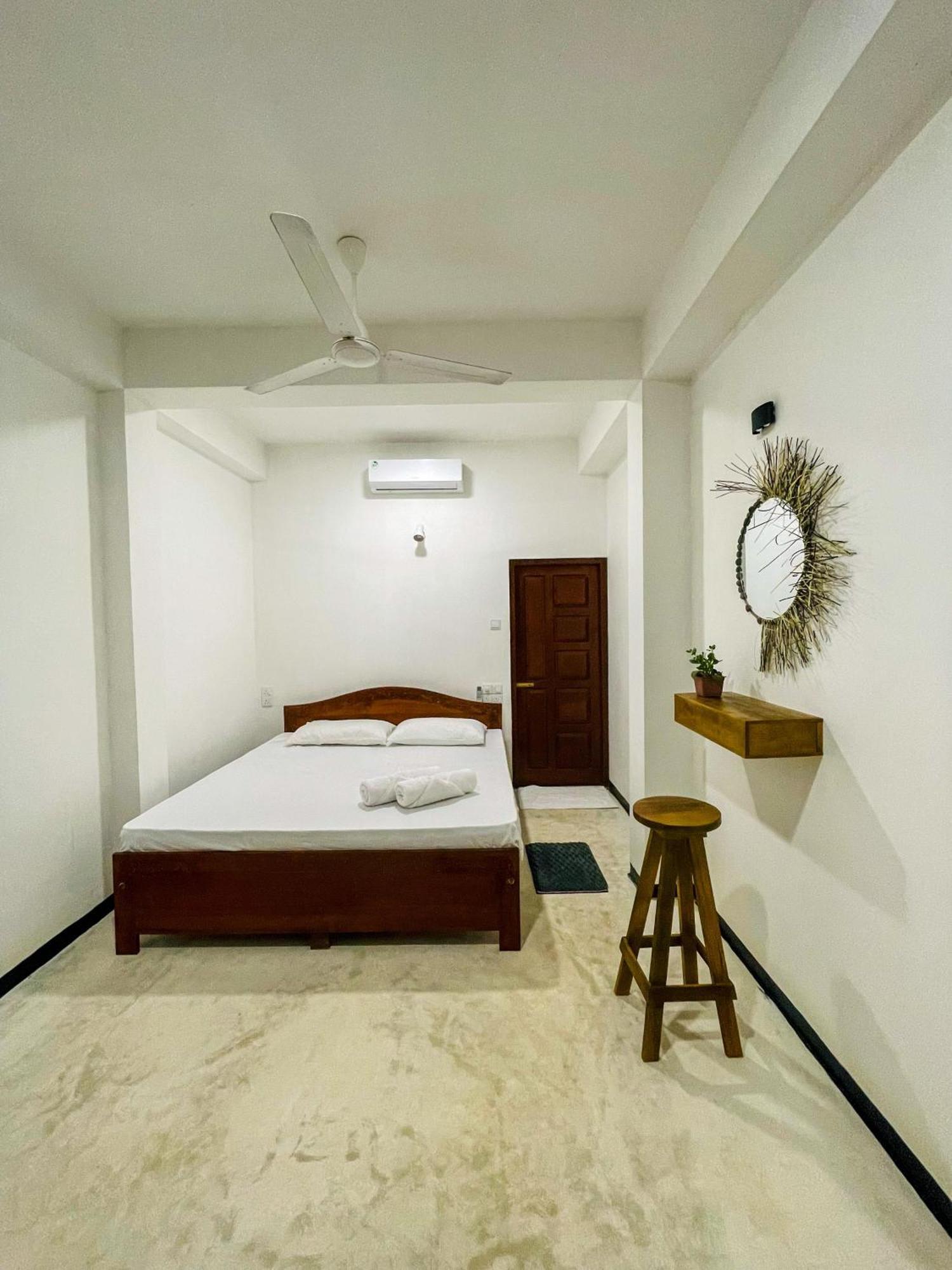 La Fiesta Bed and Breakfast Weligama Værelse billede