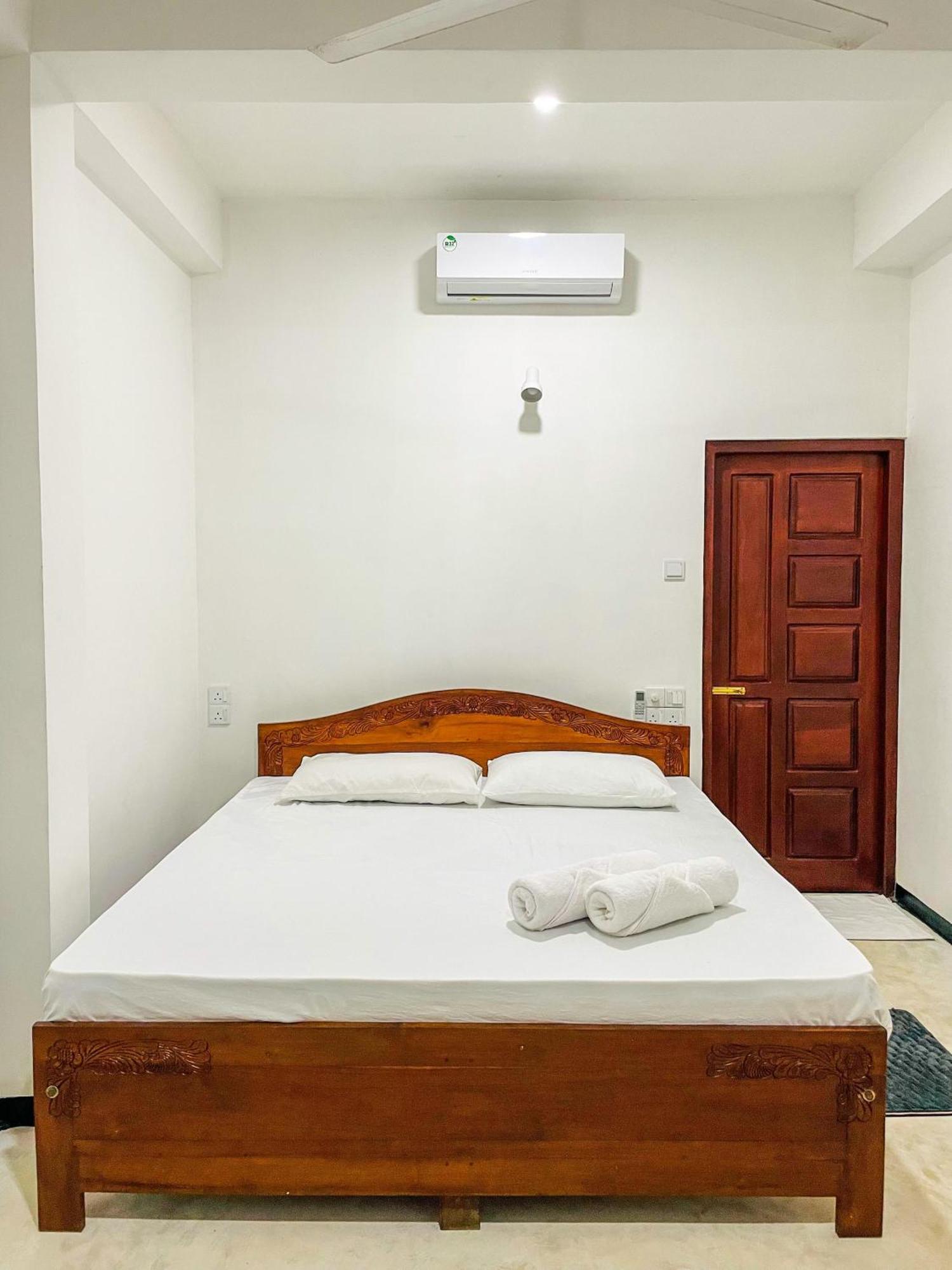 La Fiesta Bed and Breakfast Weligama Værelse billede