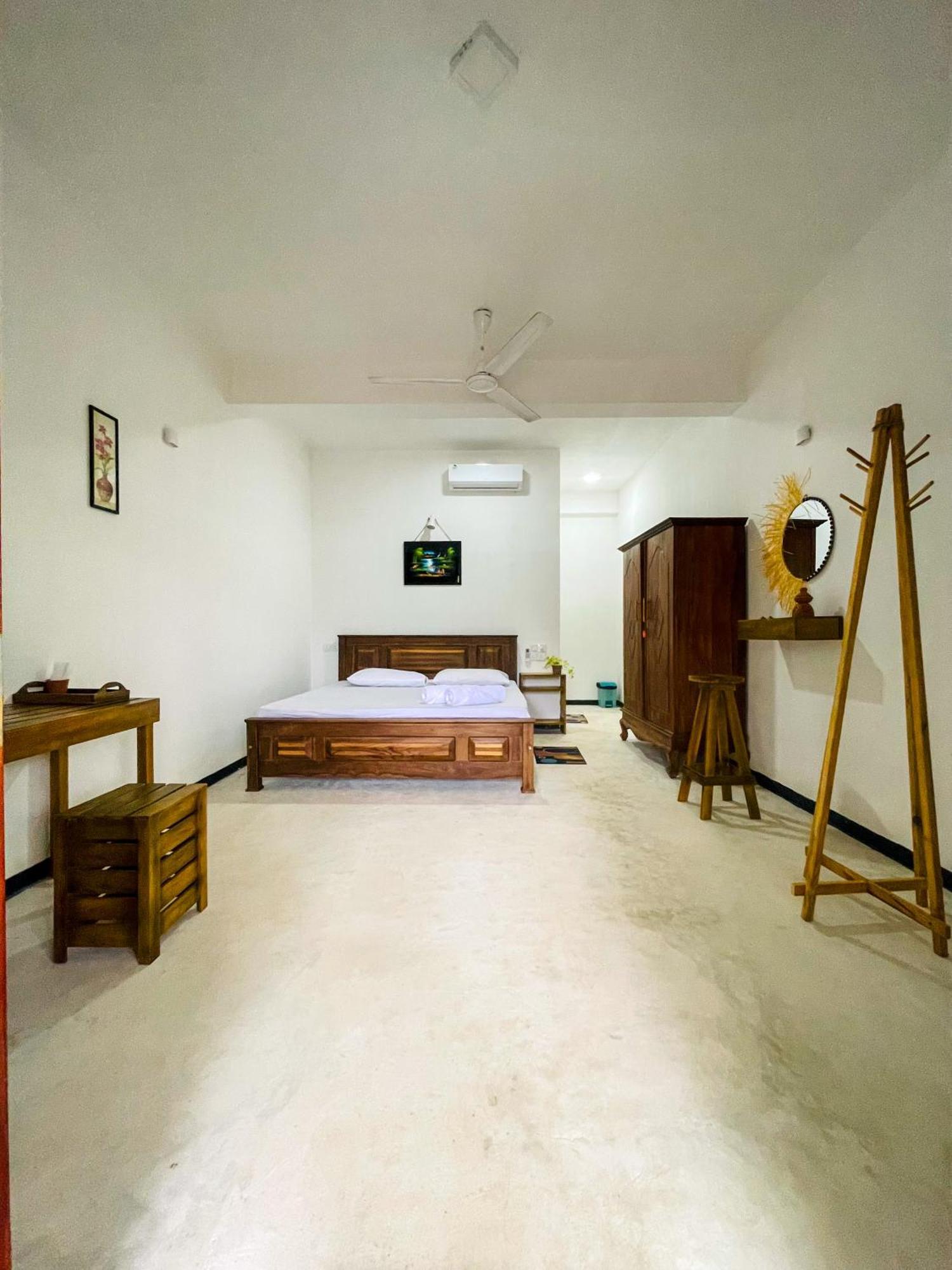 La Fiesta Bed and Breakfast Weligama Eksteriør billede