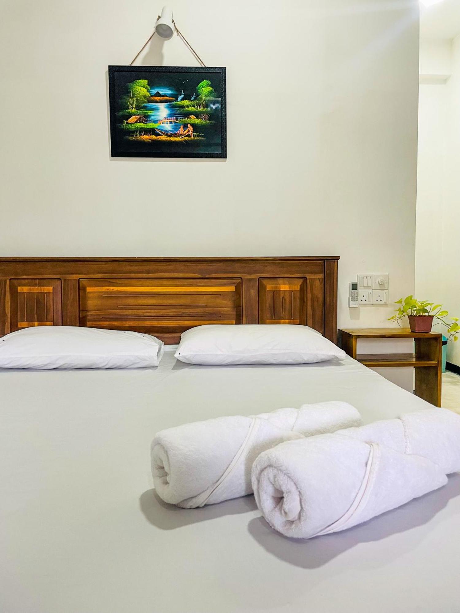 La Fiesta Bed and Breakfast Weligama Eksteriør billede