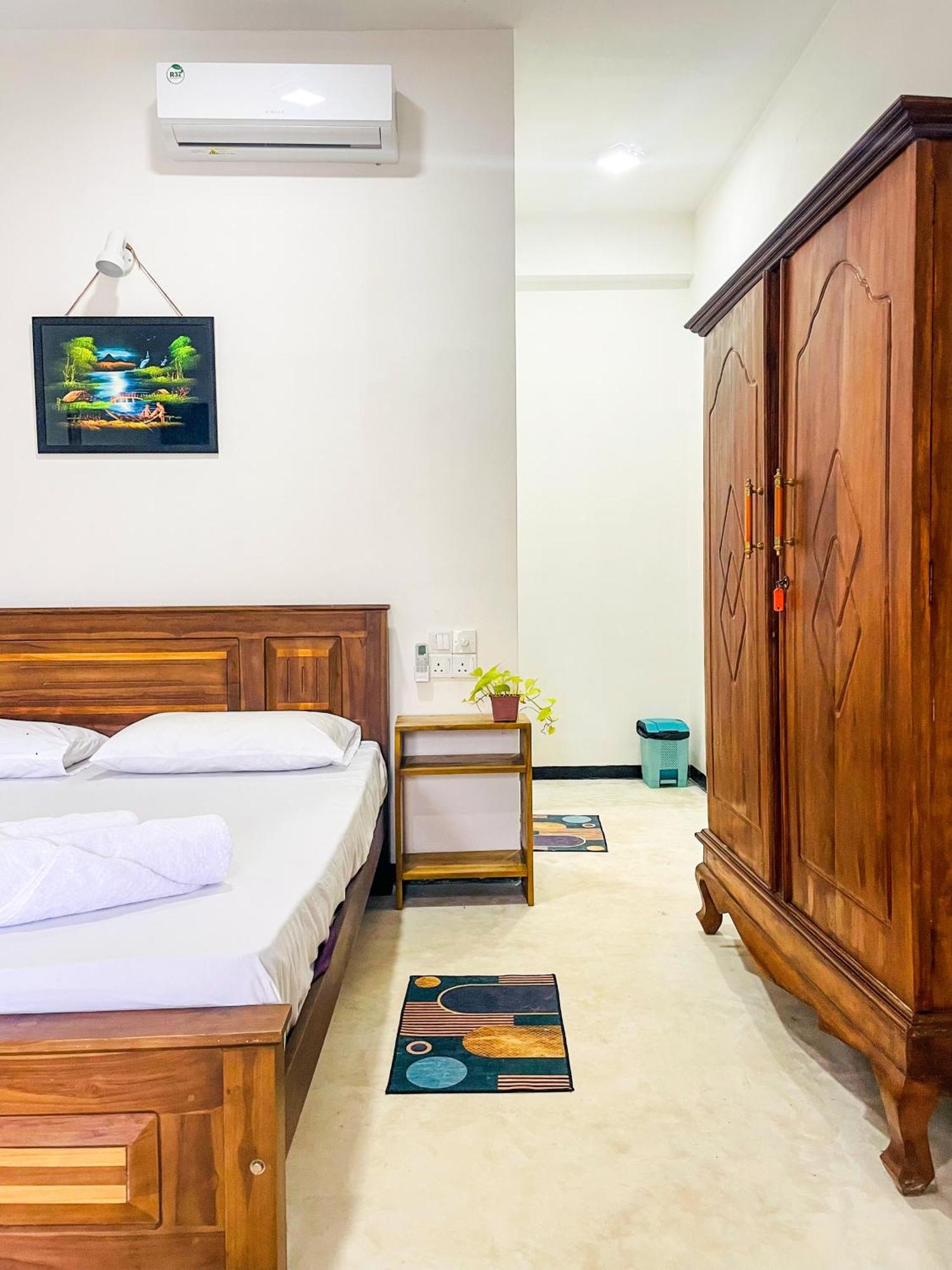 La Fiesta Bed and Breakfast Weligama Eksteriør billede