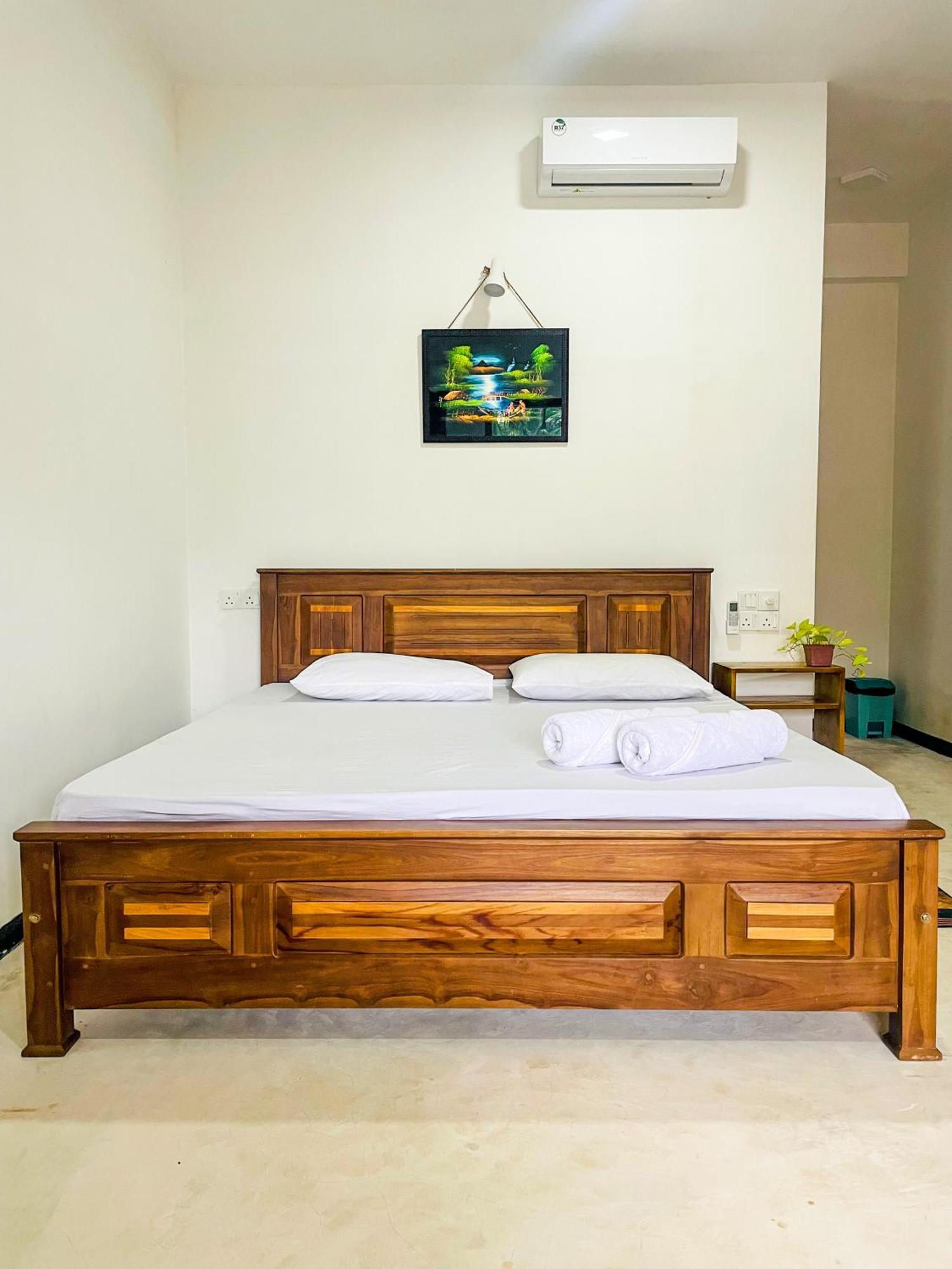 La Fiesta Bed and Breakfast Weligama Eksteriør billede